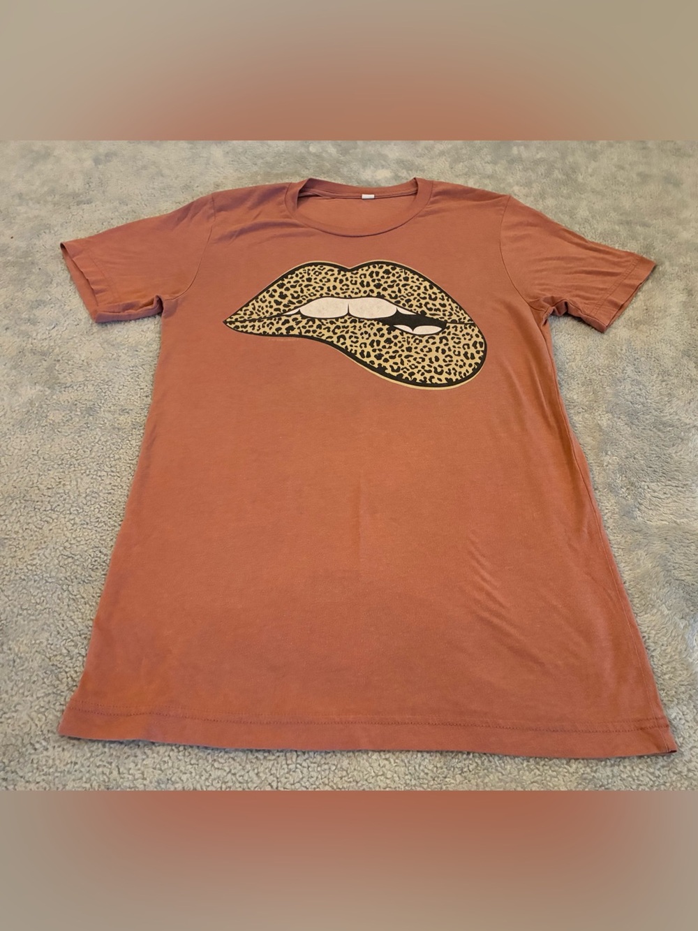 Women’s Love Bug Apparel Rust Graphic Crewneck Tee with Leopard Lip Print Size S